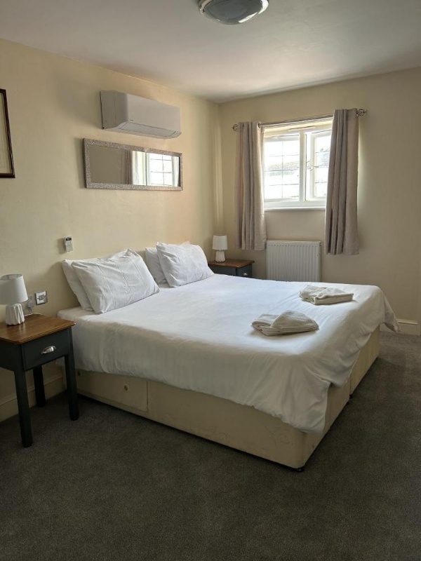 Halfway House Inn Country Lodge image 11