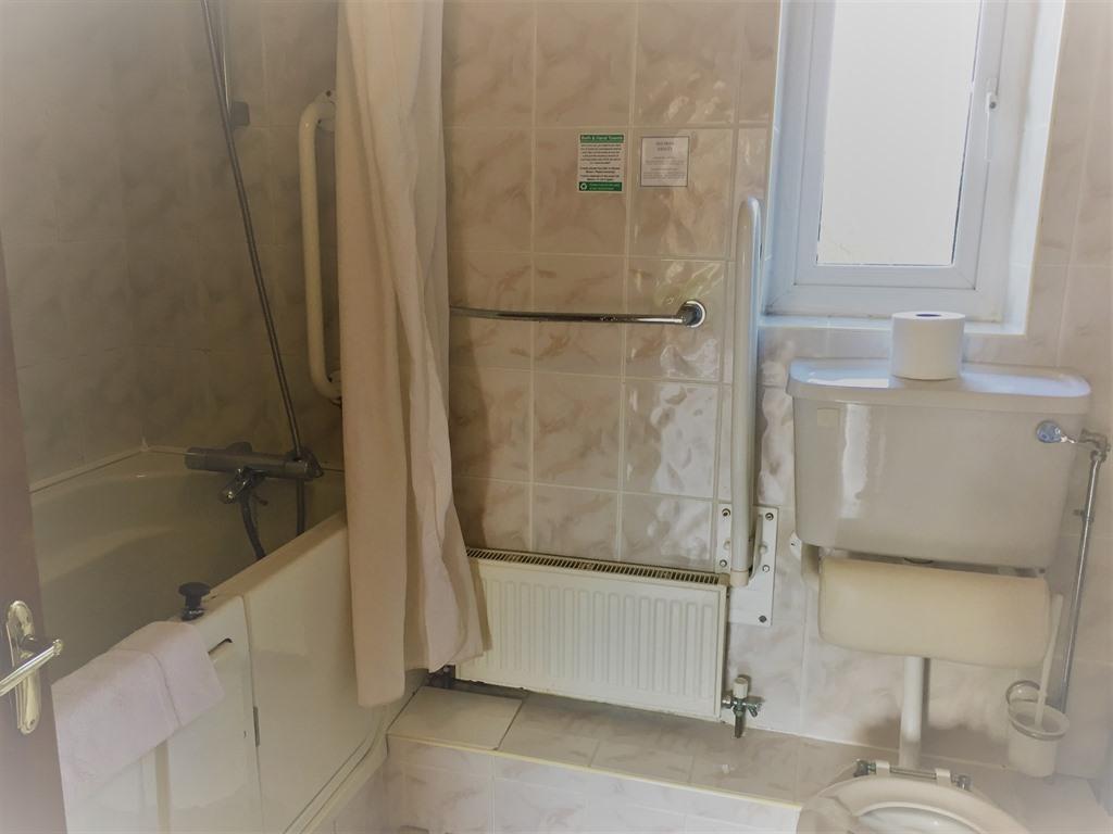 Room image 3