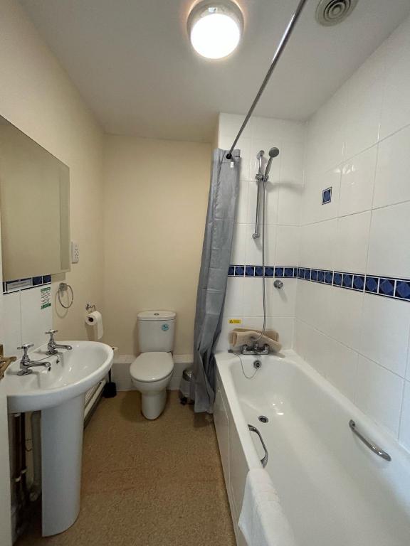 Room image 3