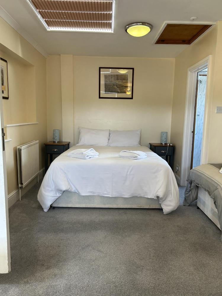 Room image 3