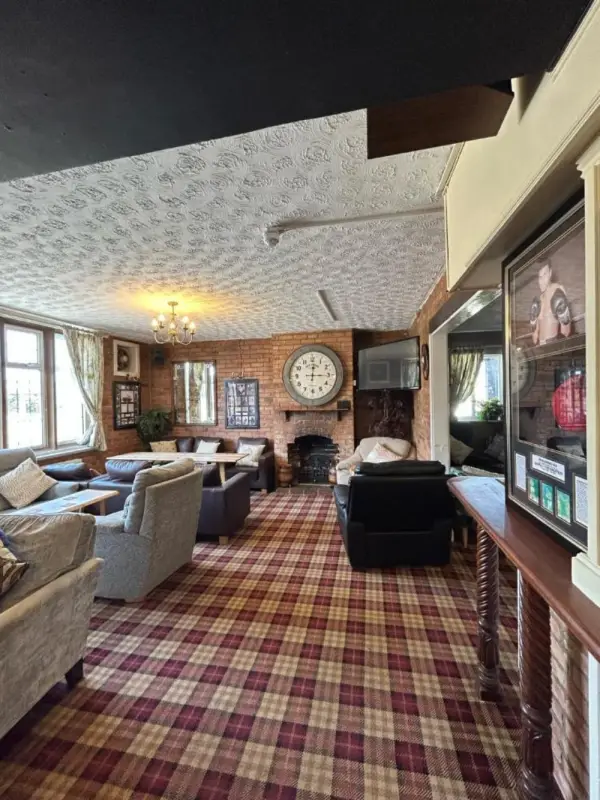 Halfway House Inn Country Lodge 8